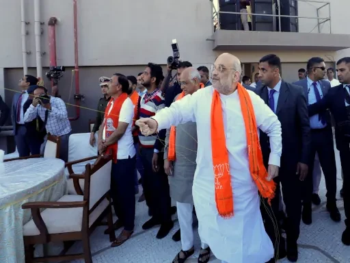 amit shah in uttarayan patang mahotsav in gujarat fly kites 1705303824