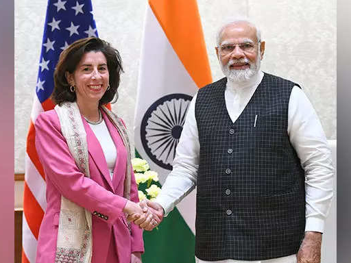 us commerce secretary with modi 1681651156