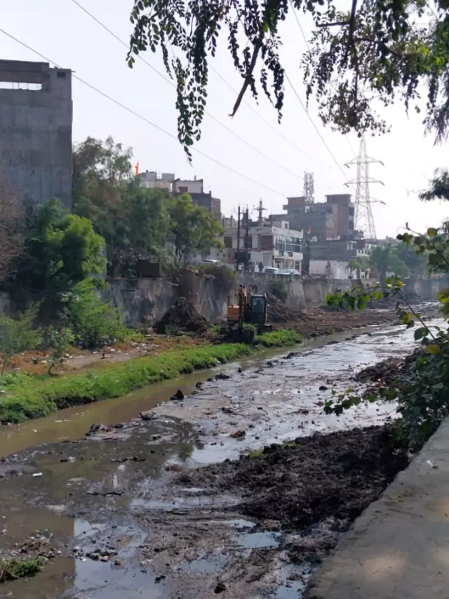 Bhajan Lal Sarkar Cleaning Dravyavati River