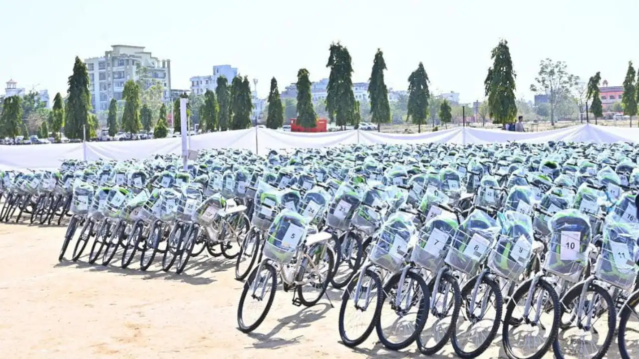 diya kumari donates cycle and school kit girls students