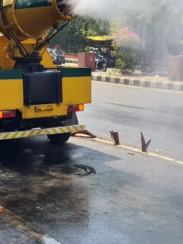 jaipur temperature, Relief from water showers, water showers on roads, water showers in Jaipur, water showers jaipur roads, Jaipur scorching heat, water showers, water showers on jaipur roads