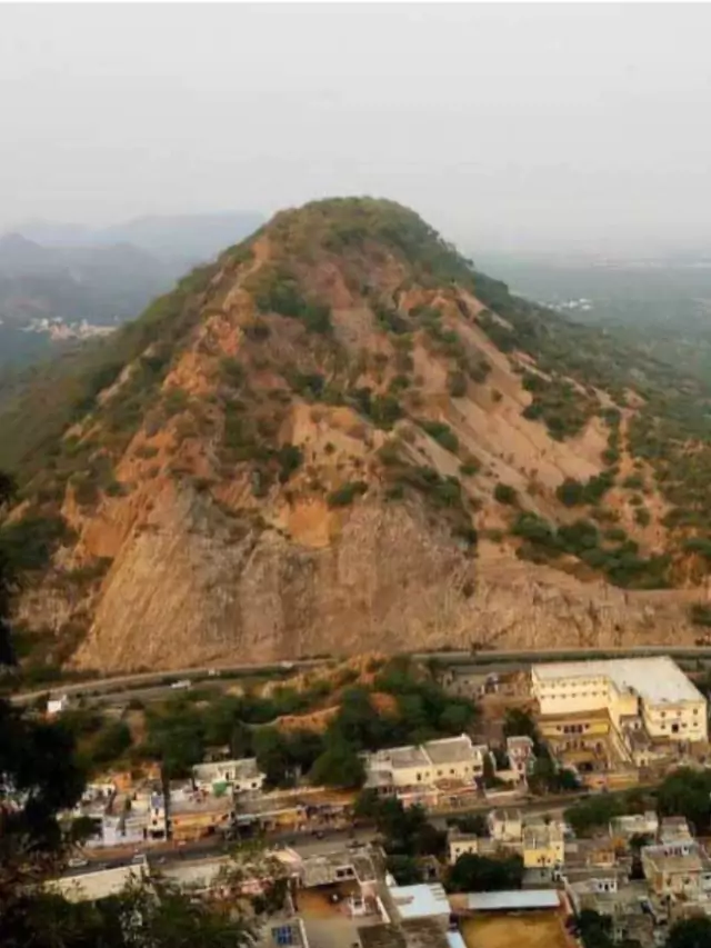 बाइक राइडिंग वालों के लिए स्वर्ग है जयपुर में चूलगिरी की पहाड़ियां