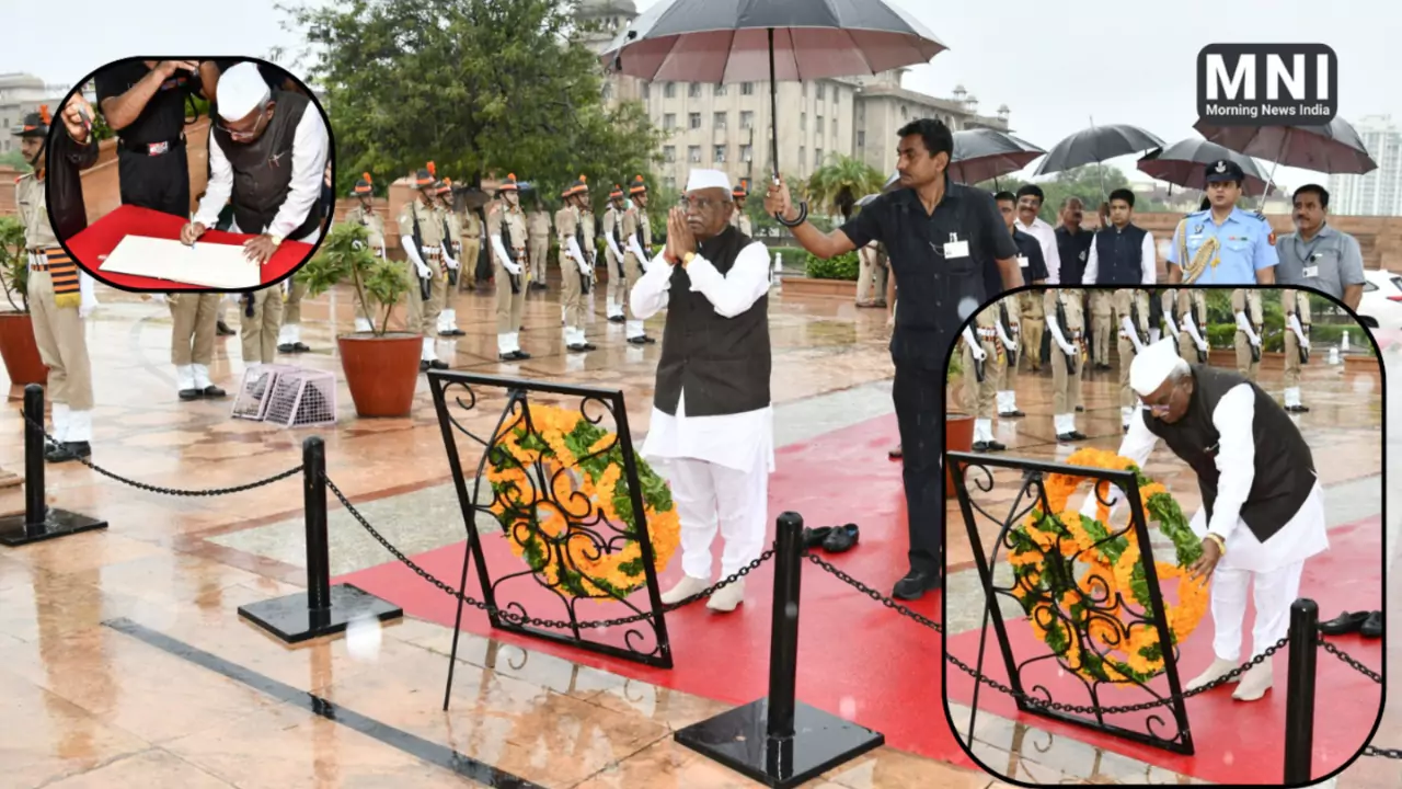 Governor Haribhau Bagade Dedicated Pushp chakra to Amar Jawan Jyoti