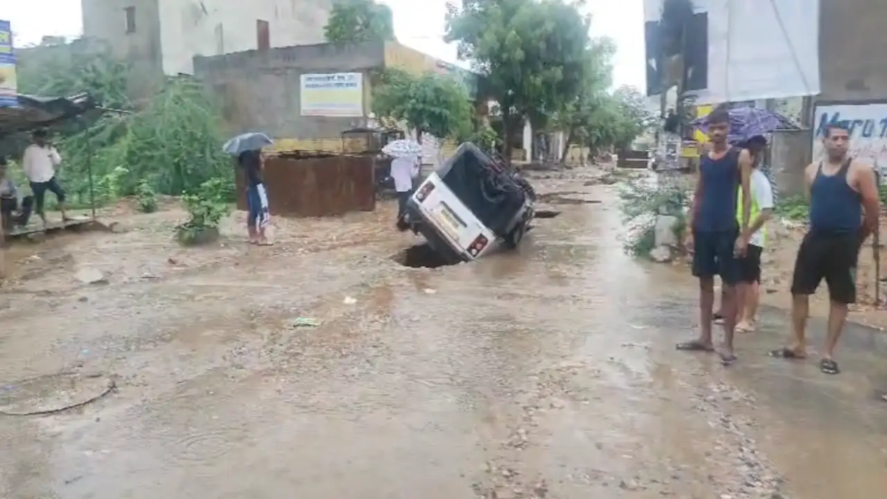 pickup in pit in jamdoli