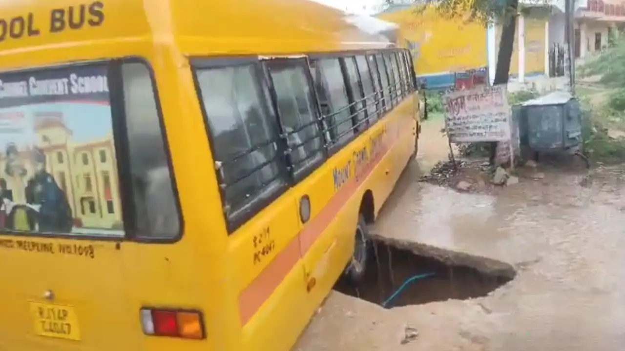 school bus in jamdoli in pit